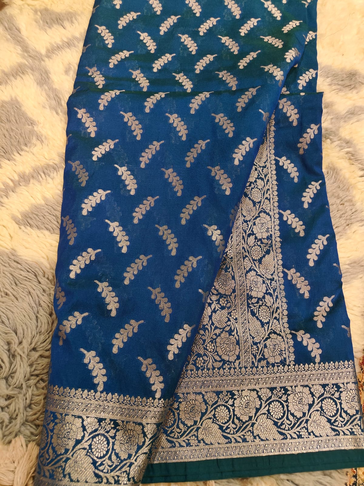 Blue banarasi silk saree with silver zari long booti pattern.silver zari blouse.